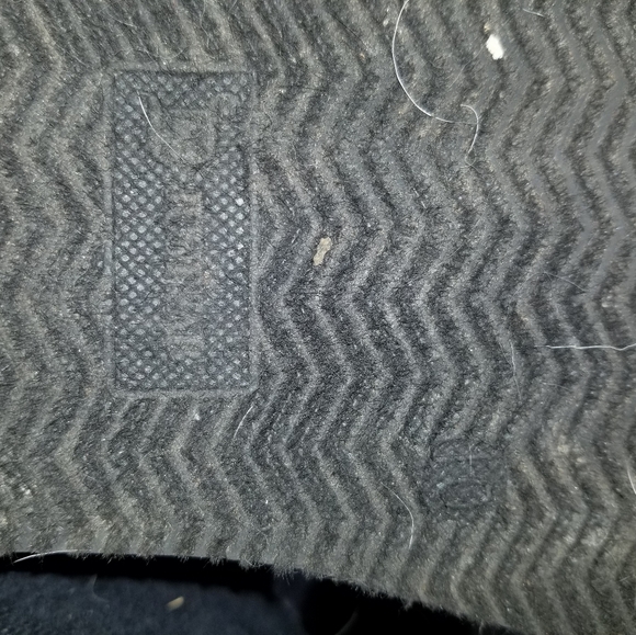 Like new fuzzy slipper boots - Picture 4 of 4